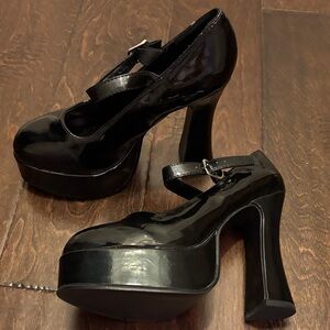 Patent Black Platform Mary Jane Heels. Sz 5-6. Great for Halloween